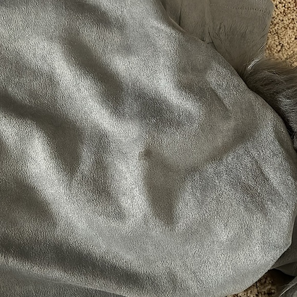 Dolce Cabo NWT Grey Faux Fur Trimmed Short Sleeve Shirt **Size M/L** 🌺🌺 - Picture 4 of 4